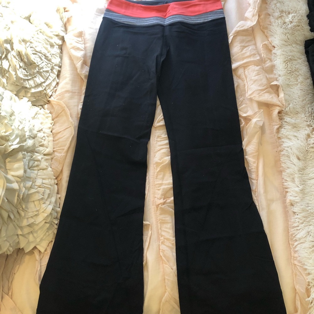 Lululemon Women’s Groove Yoga Pant - Size 8 - Picture 2 of 5